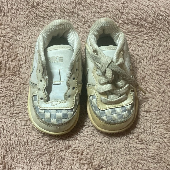 Baby Vintage Nikes - Picture 1 of 13